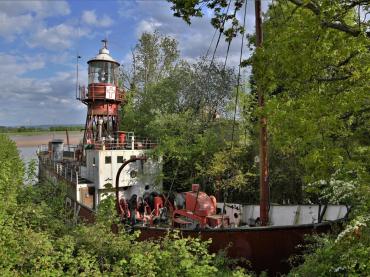 Lightship 2000 (LV14) on mud berth at Newham on Severn