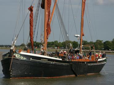 Hydrogen - port side view, underway, Essex