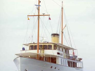 Fair Lady - port bow