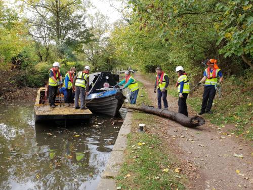 Pythoneers removing a large log. Credit: Chesterfield Canal Trust
