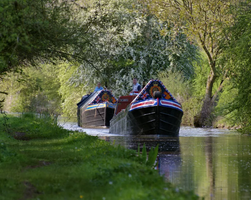 Grand Union pair Corolla and Carina by Kev Maslin