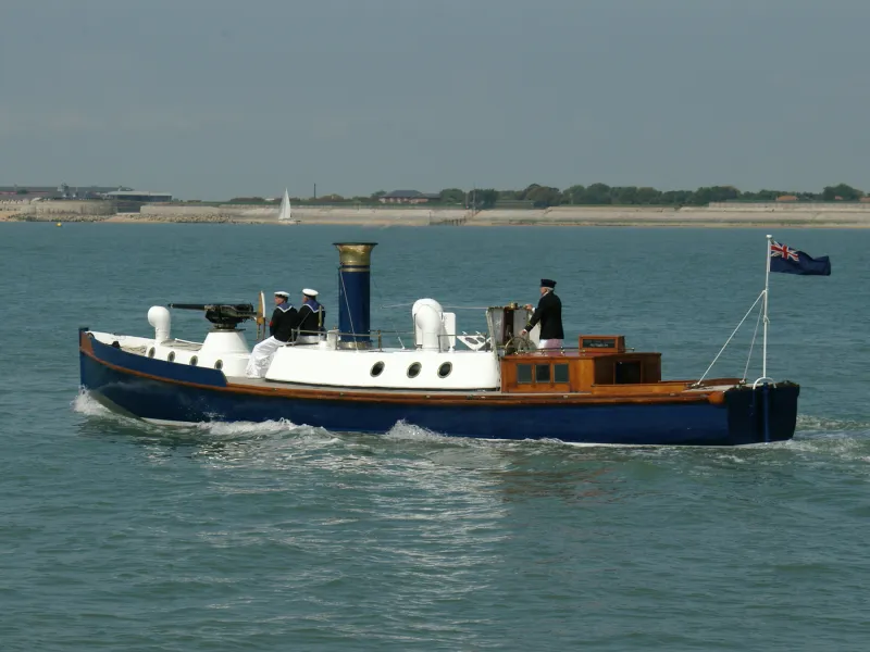 Steam Pinnace 199 under way
