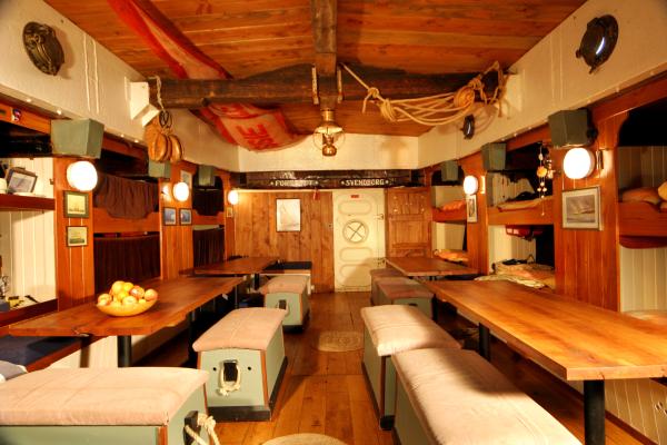 Bessie Ellen - interior