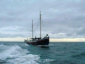 William & Kate Johnston - starboard bow