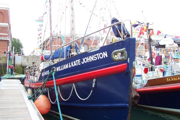 William & Kate Johnston - starboard bow view