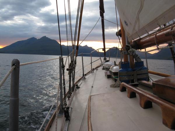 Aurelia - Photo Comp 2012 entry: Approaching the Skye Cuillins