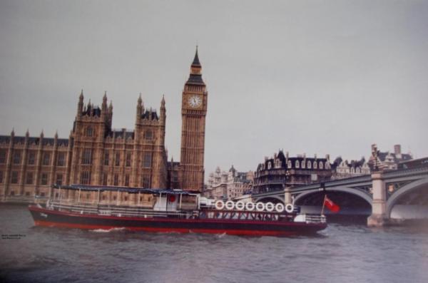 The King under way - port side