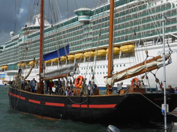 Leader at Sotton Boat Show, with temporarily 'fixed' mast