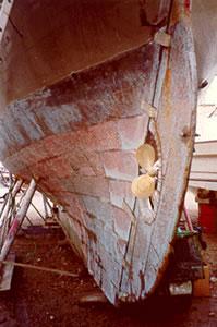 NELL - underwater profile from stern looking forward showing propellor.