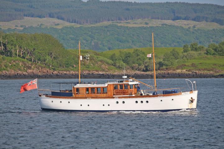 Chico in Tobermory Bay - 2024 Photo Comp