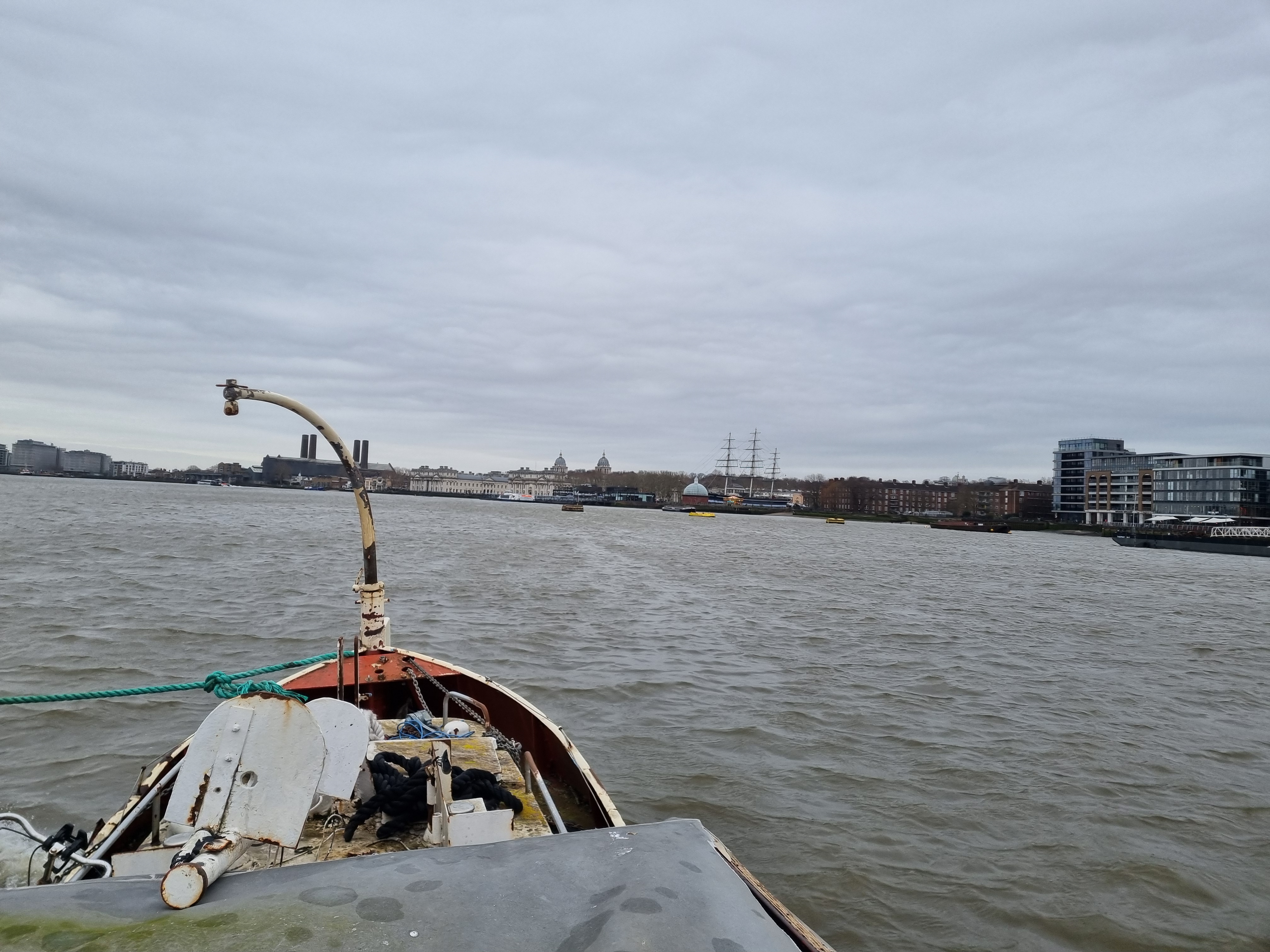 Showery being moved from Reeds Wharf to Cody Dock